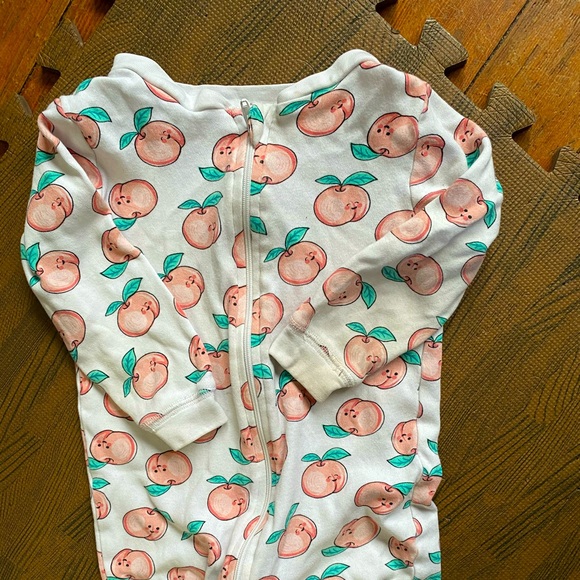 🌸3/$10🌸 one piece peach sleeper - Picture 1 of 3